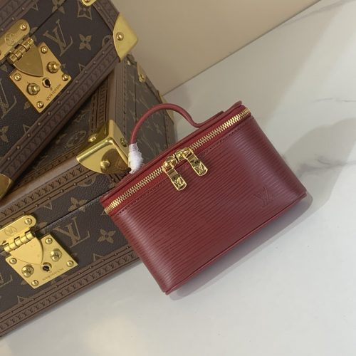 compact textured leather beauty