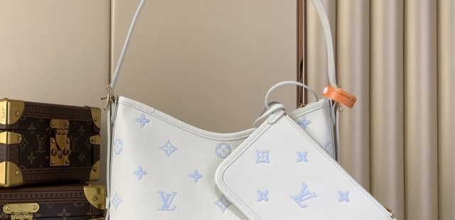 Choose the Right Bag and Shoes: A Practical Guide for a Full Day Out