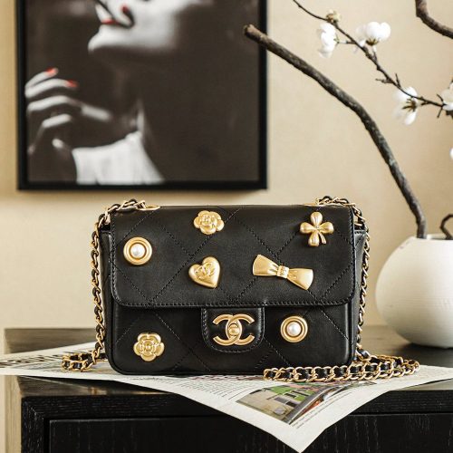 Badge Flap Chain Handbag
