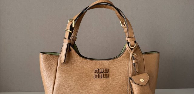 What to Carry in Your Bag: How to Pack Smart for a Long Day Outside